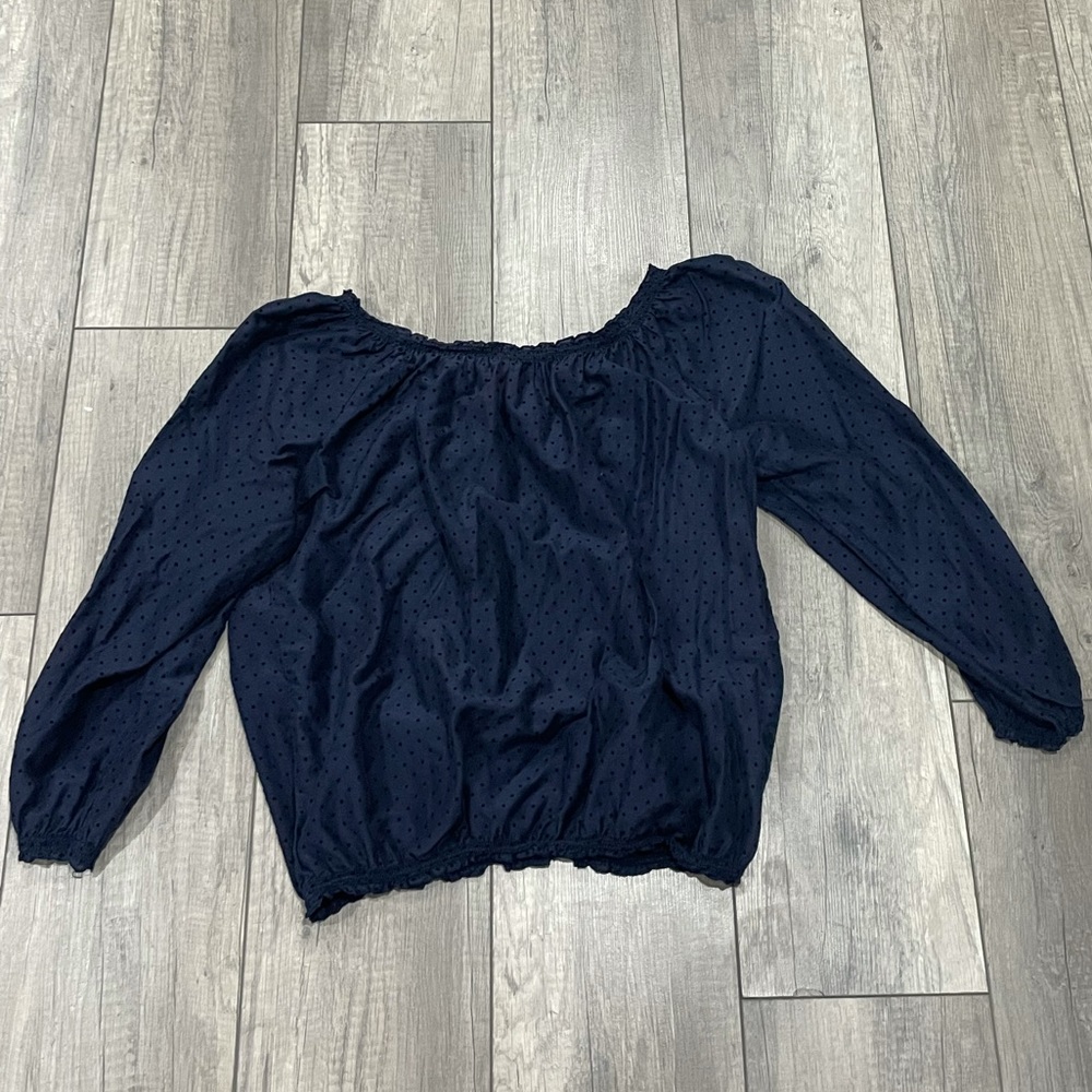 Kohl’s Blue Off-The-Shoulder (Or On) Top